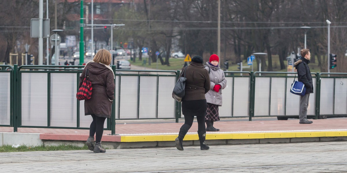 Radni chcą dać pół miliona na przejście na dworzec