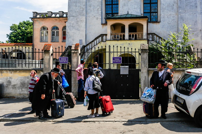 Ochroniarze otoczyli synagogę. Doszło do przepychanek!