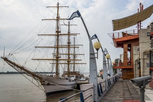 Ekwadorski szkoleniowy żaglowiec przechwycił łódź podwodną przemytników narkotyków