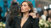 Hailey Bieber az idei nyár legmenőbb szettjében jelent meg: 2 megosztó trendet kombinált, a végeredmény mégis zseniális