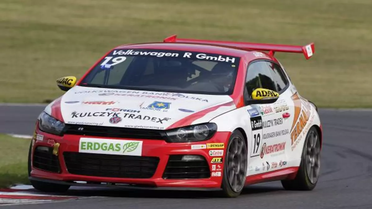 Adam Gładysz w wyścigu Volkswagen Scirocco R-Cup na torze Brands Hatch