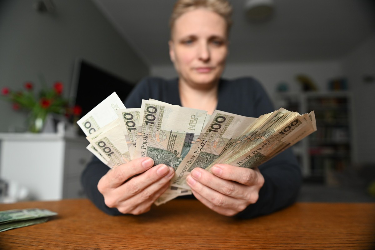 1 tys. zł dodatku do pensji od 1 lipca. Dla kogo ekstra pieniądze?
