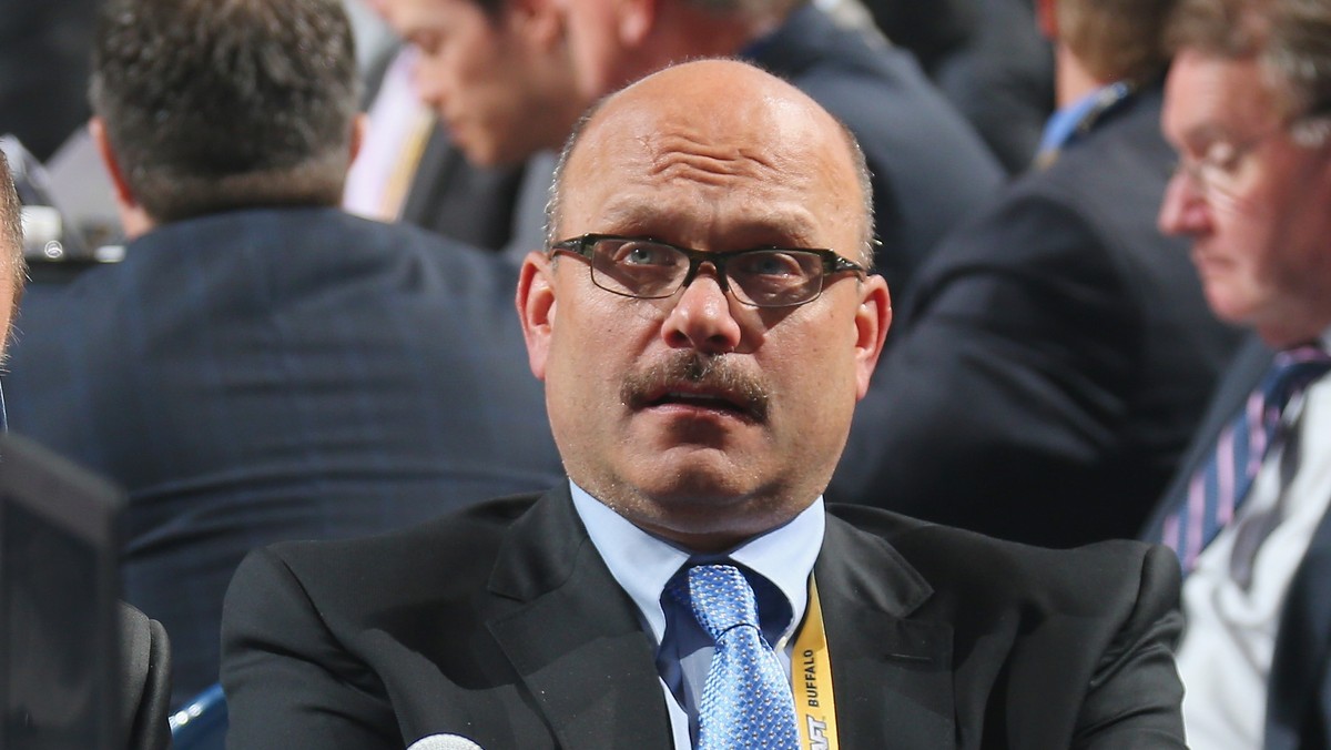 Peter Chiarelli to menadżer niebojący się trudnych decyzji. Prowadząc sprawy Boston Bruins, nie bał się wytransferować Phila Kessela i Tylera Seguina, w Edmonton Oilers podjął decyzję o wymianie Taylora Halla. Szef kierownictwa Nafciarzy miał pełną świadomość, że nie przysporzyło mu to nowych zwolenników w internecie.