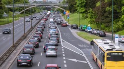 Globalny transport jest trudny do dekarbonizacji. Emisje CO2 jeszcze wzrosną