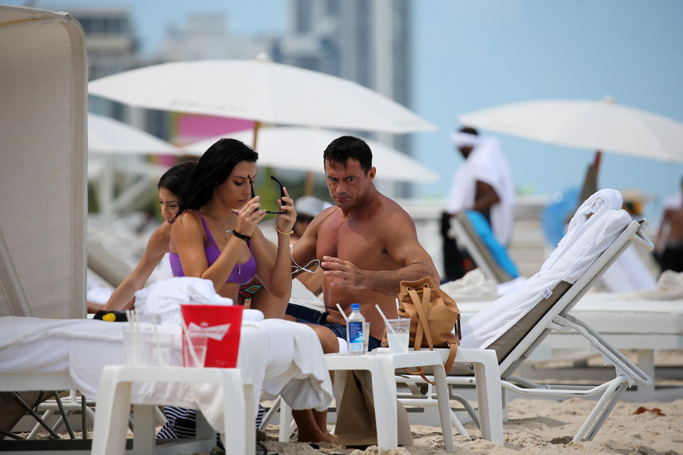 Joanna Krupa i Romain Zago na plaży