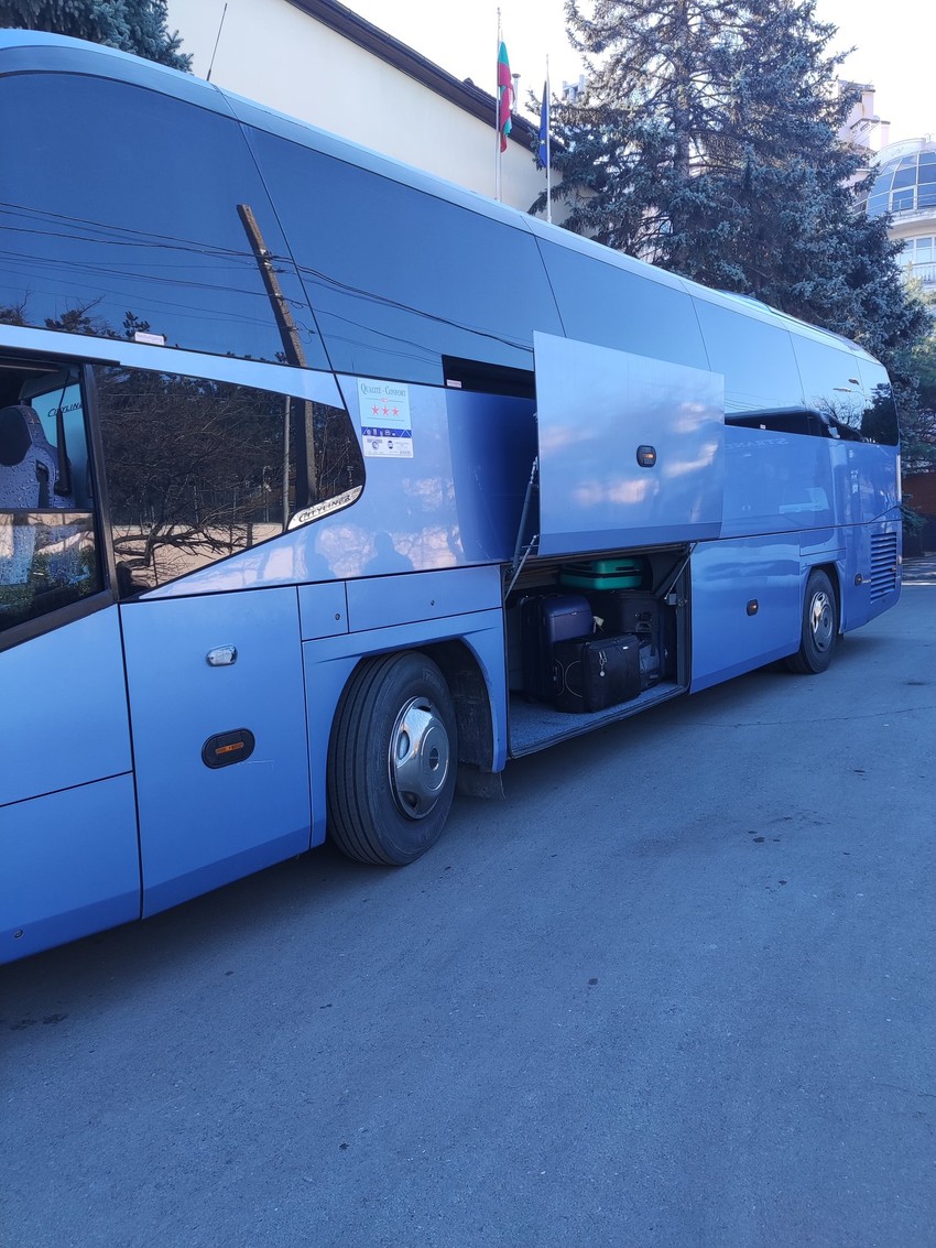 Autobus kojim su se evakuisali iz Ukrajine