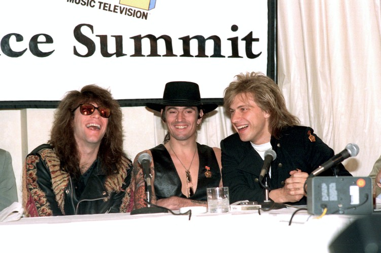 Jon Bon Jovi, Tommy Lee i Jan Inenkov z grupy Gorky Park (1989)