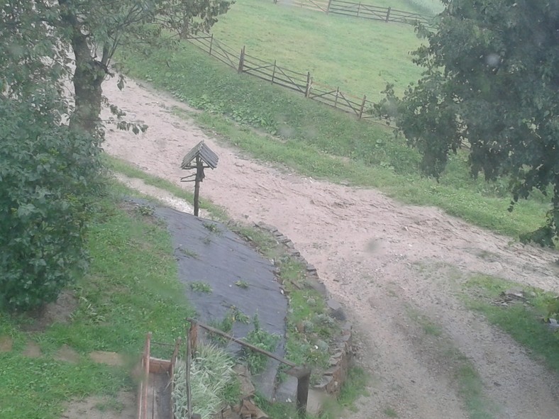 Zakopane: po oberwaniu chmury ludzie odcięci od świata