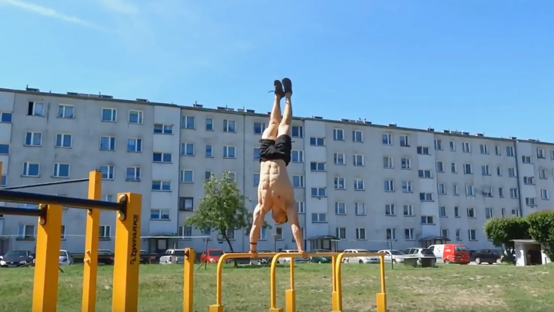 Wojtek udowadnia, że osiedlowe siłownie nie są tylko dla emerytów