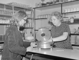 QUIZ. Sprzęty czasów PRL. Polacy o nich marzyli. Znasz?