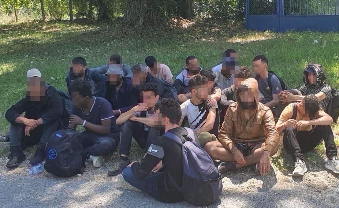 Mladík previezol na Slovensko 24 nelegálnych migrantov.