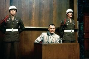 Hermann Göring podczas przesłuchania przez Międzynarodowy Trybunał Wojskowy w Norymberdze, 1946 r.