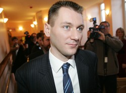 Farfał zamiast zwalniać zatrudnia