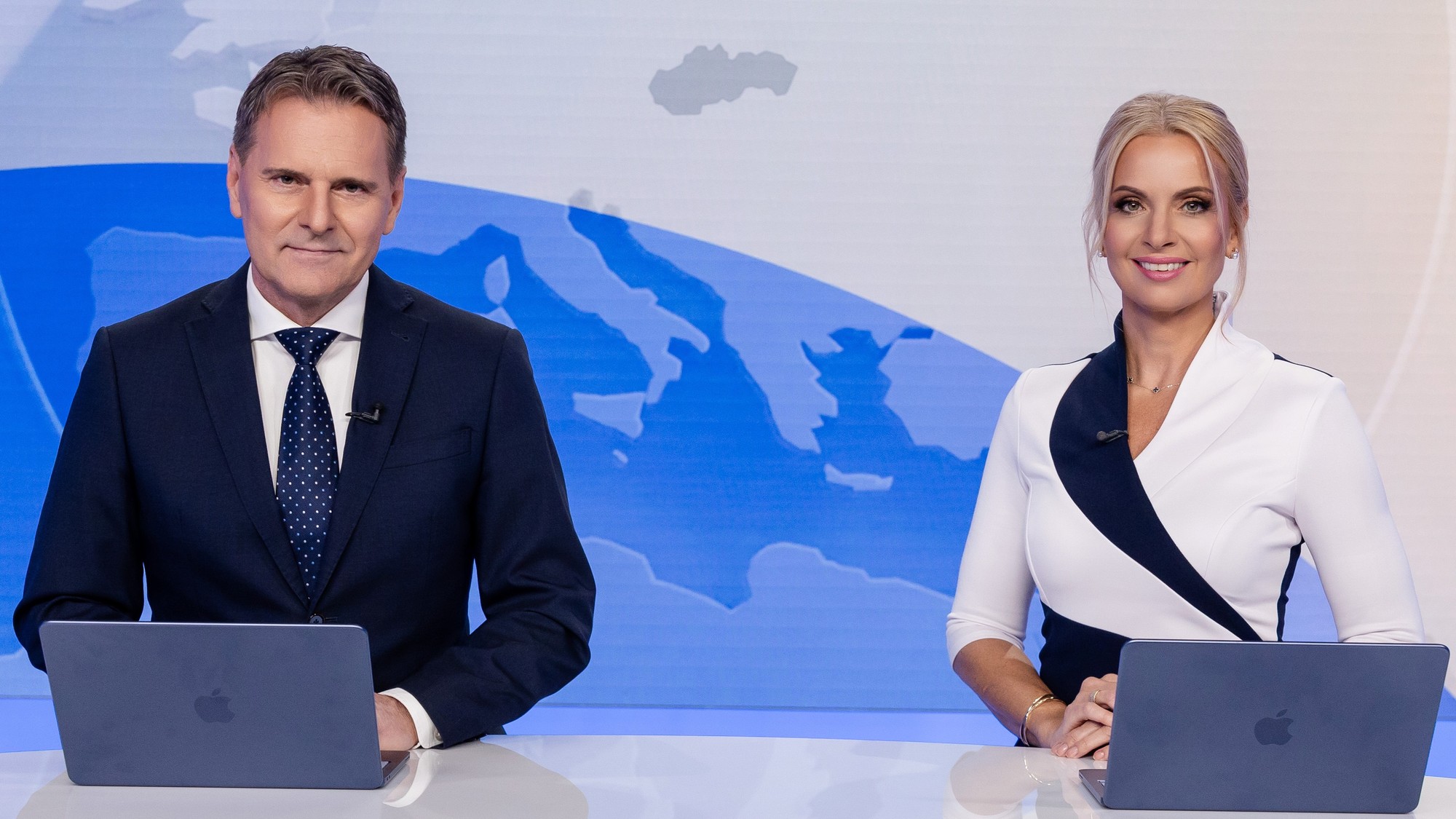 Moderátori Televíznych novín na Markíze Jaroslav Zápala a Marianna Ďurianová.