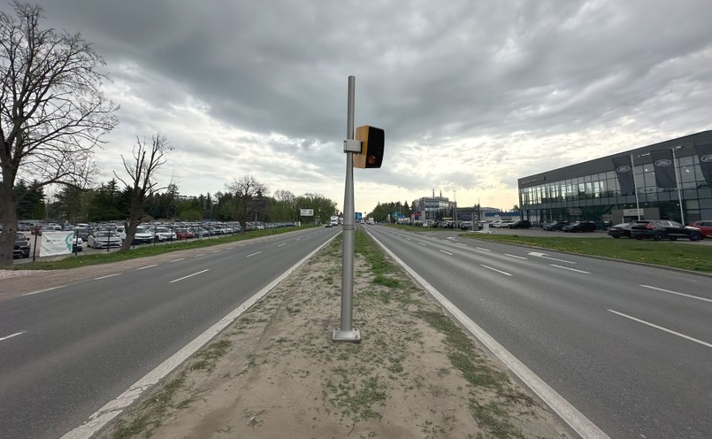 Fotoradar TraffiStar SR390 na Al. Jerozolimskich w Warszawie