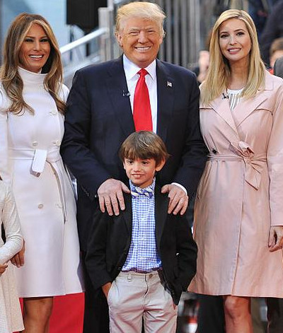 Donald Trump często pokazuje się publicznie z żoną i córką