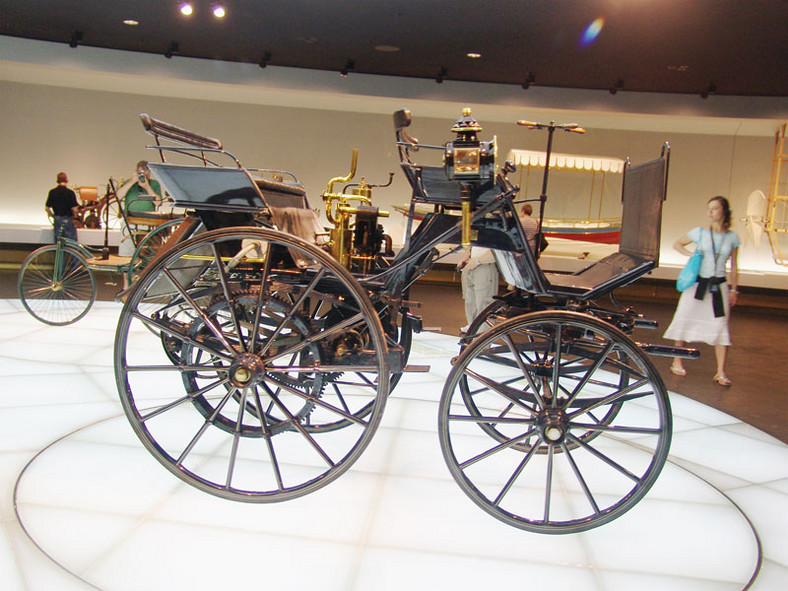 Mercedes-Benz Muzeum: 120 lat historii na 9 piętrach - 1. część (galeria)