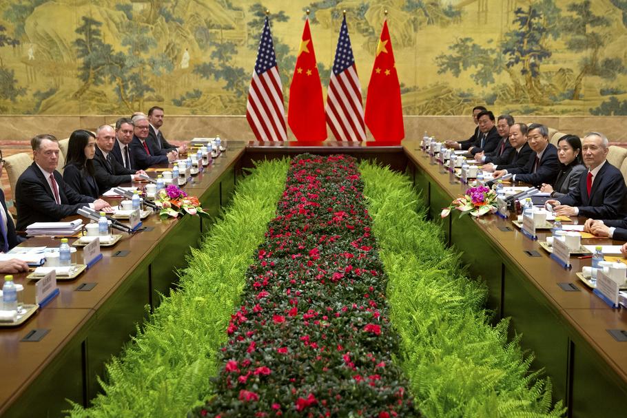 Przedstawiciele amerykańskiej i chińskiej delegacji przed rozpoczęciem negocjacji. Pekin, 14 lutego 2019 r.