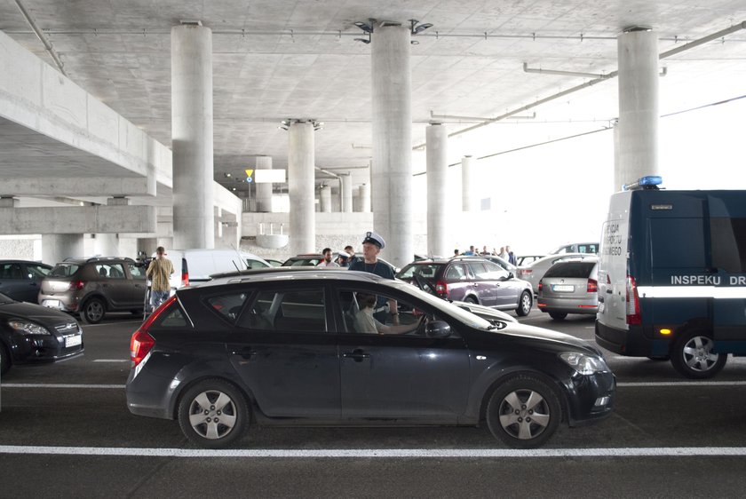 Kierowcy Ubera wpadli w Łodzi w ręce policji na dworcu Fabrycznym