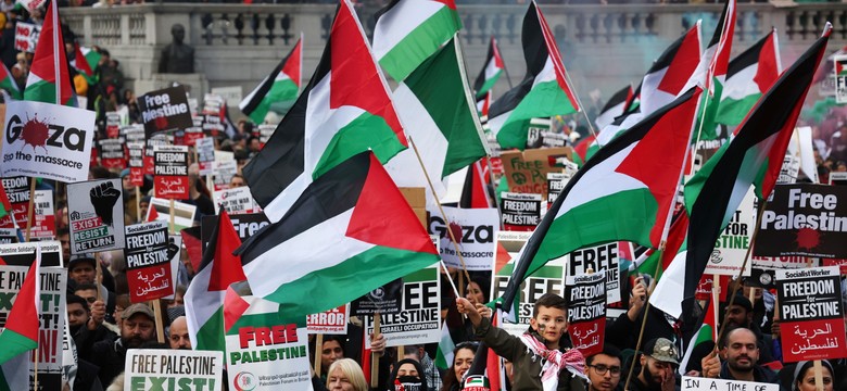 Gorąco przed siedzibą BBC w Londynie. Setki osób protestuje