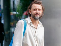 Nuuuda... Tomek Makowiecki o tym, jak artysta może sobie dziś zapewnić spokój