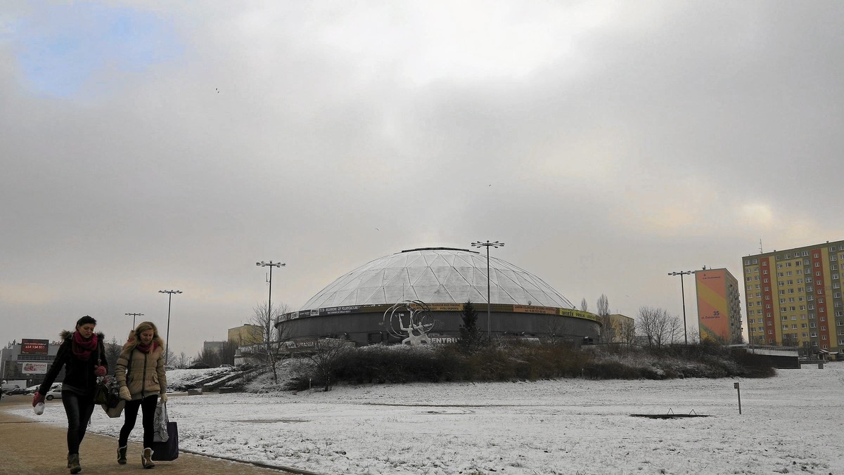 Olsztyn oficjalnie zmienia koncepcję budowy stadionu. Radni podjęli uchwałę o przystąpieniu do prac związanych z nowym planem zagospodarowania dla terenu przy Alei Piłsudskiego, gdzie stoi stary obiekt Stomilu oraz terenów przy ulicy Sybiraków.