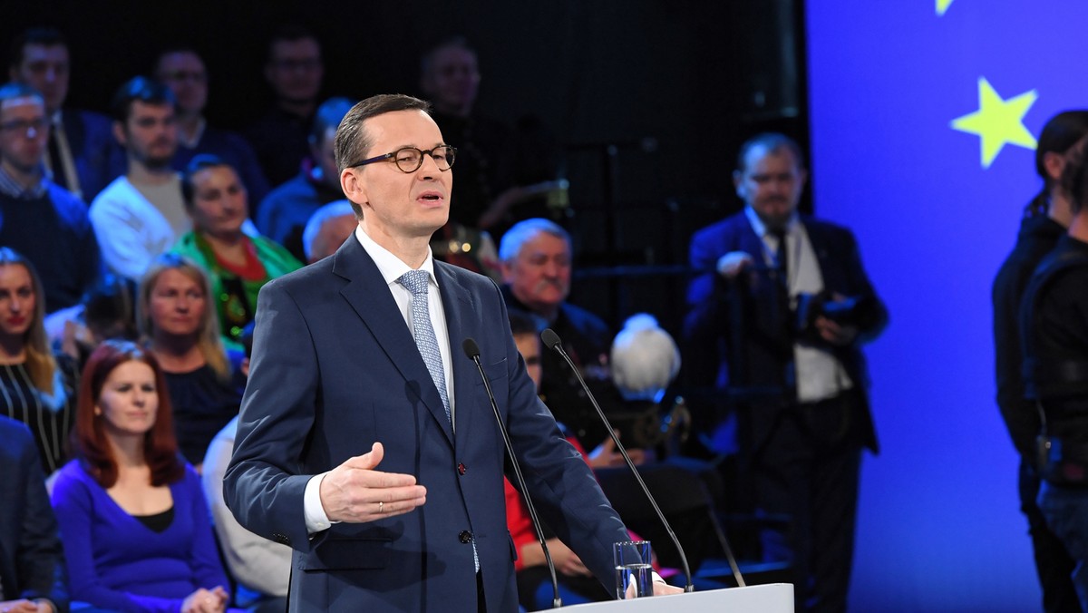 Nowe otwarcie Morawieckiego. PiS zmieni kurs. Komentarz