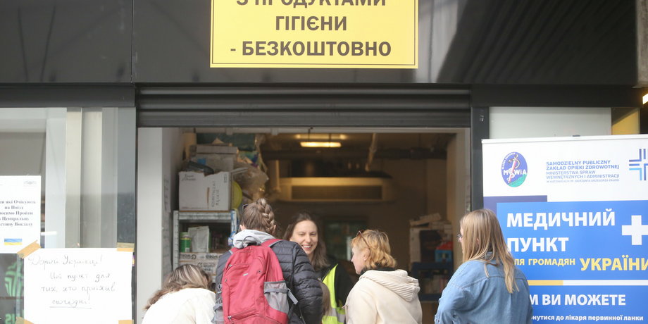 Uchodźcy z Ukrainy mogą w Polsce wypełnić lukę w branży handlowej.