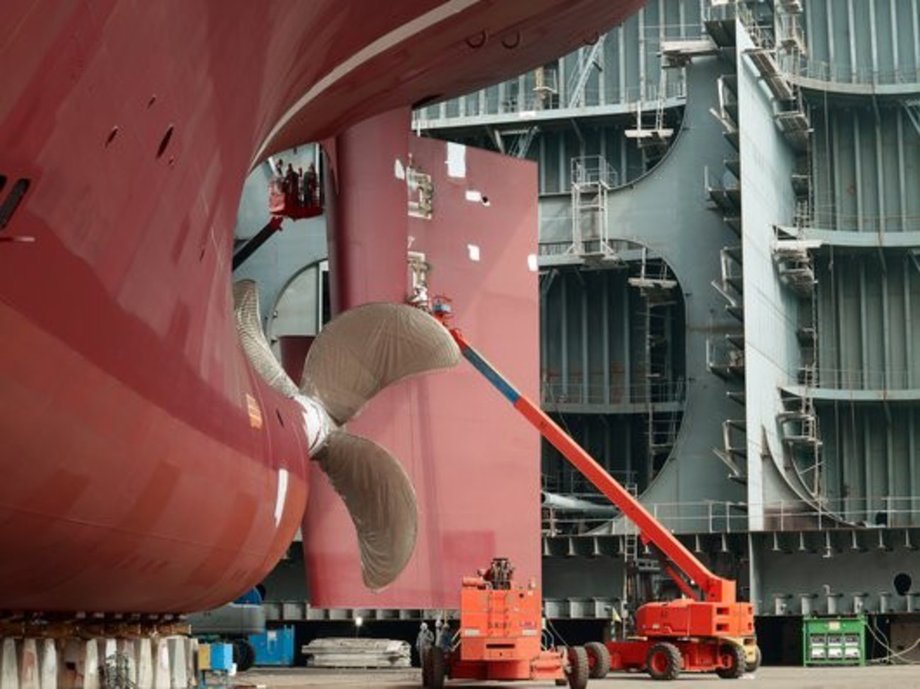 Supertankowiec rodzaju VLCC w stoczni Hyundai Heavy Industries w Korei Płd.