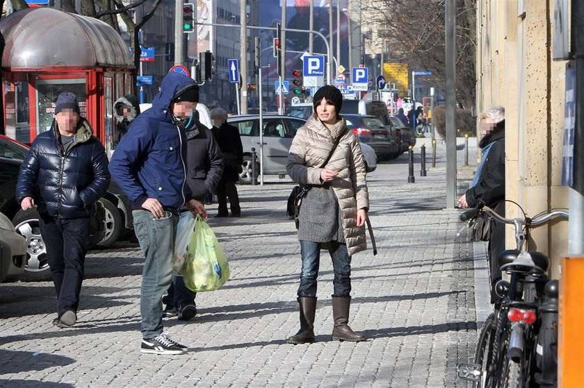 Dygant zabrakło drobnych - prosiła o pomoc przechodniów