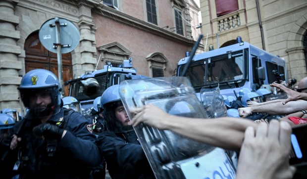 Neredi u Bolonji posle smrti muškarca tokom policijske intervencije