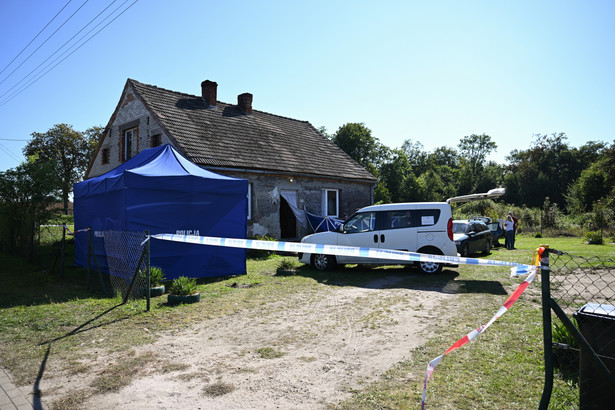 Czerniki. Miejsce, w którym odkryto ciała trzech noworodków w piwnicy domu