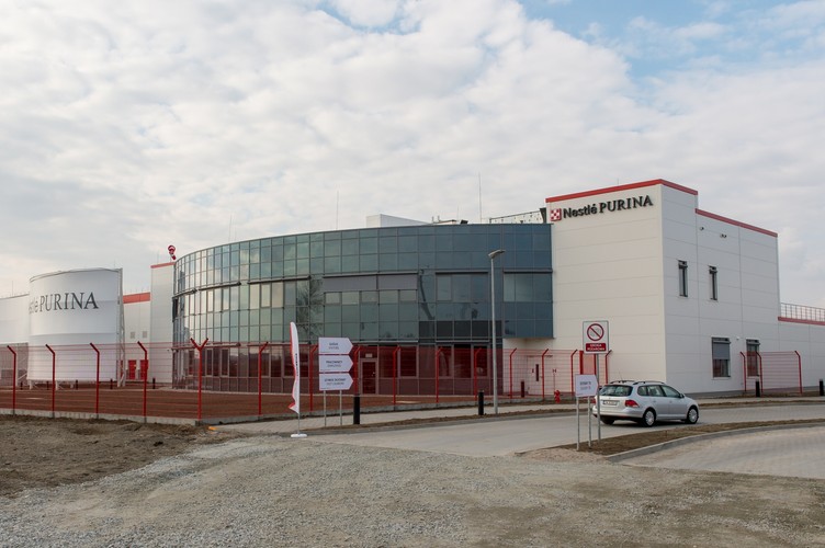 'W 2015 roku firma planuje zainwestować kolejne 153 mln zł i dwukrotnie zwiększyć wyjściową wydajność produkcyjną obiektu. Łączna kwota planowanych inwestycji do końca 2015 roku to ponad 450 mln zł' - czytamy w komunikacie.  <br><br>fot. (mk/mr) PAP/Maciej Kulczyński