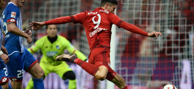 Liga niemiecka: Bayern wygrał po dwóch golach Lewandowskiego. WIDEO