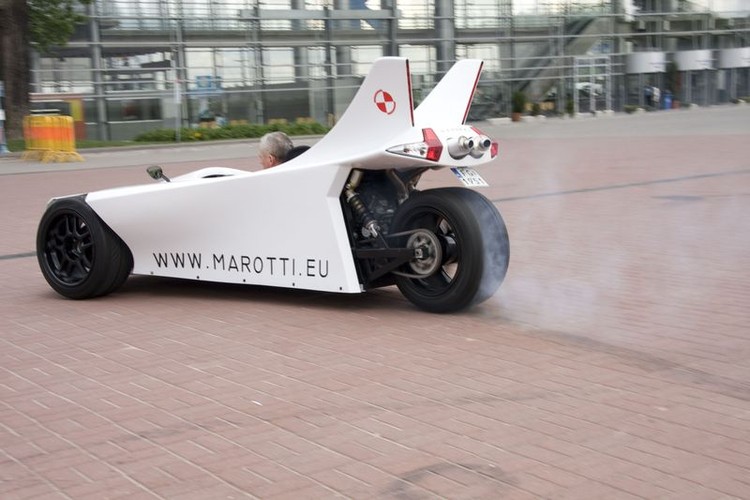 Wygląda niczym batmobil i kosztuje ok. 100 tys. zł