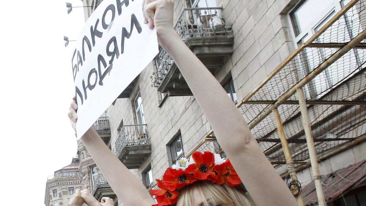 Na ulicach Kijowa feministki z organizacji FEMEN postanowiły po raz kolejny zaprotestować w związku z Euro 2012. Naga forma protestu powoduje jednak, że dziwnych decyzji władz może być w przyszłości więcej...