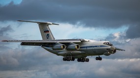 Wsparcie czy znów pocałunek śmierci? Samolot z Rosji wylądował na Kubie