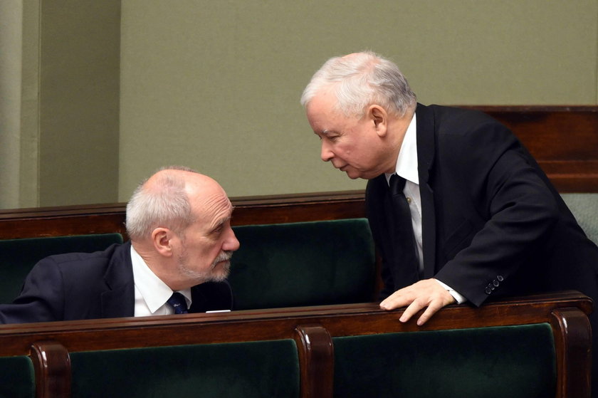 Nowa fucha dla Macierewicza. Kaczyński przyklepał