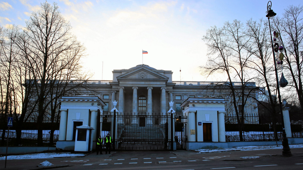 Polska może zdecydować się na wprowadzenie sankcji przeciwko Rosji w geście solidarności z Wielką Brytanią. Jak dowiedziała się redakcja "Dziennika Gazety Prawnej", może dojść do wydalenia rosyjskich dyplomatów z Polski. Rząd chce jednak, żeby takie działanie było częścią szerszej reakcji Unii Europejskiej i NATO.