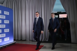 Debata wyborcza w TVP. Morawiecki: Od głodowych emerytur do "trzynastek" i "czternastek"