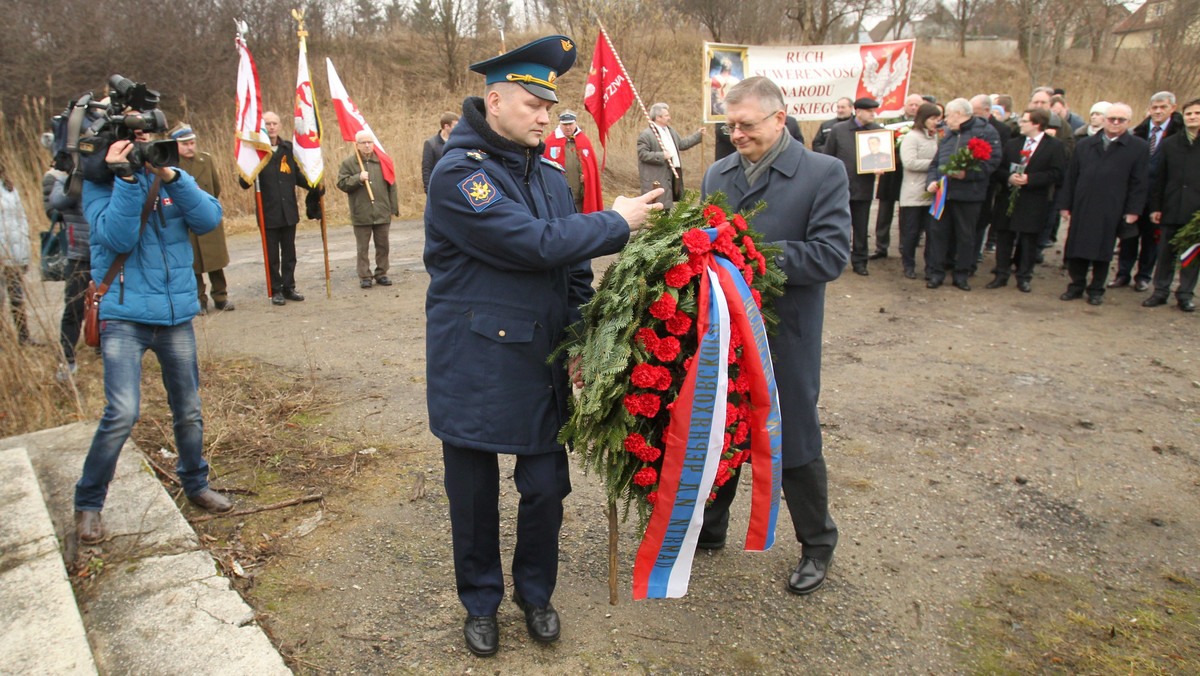 Ambasador Rosji w Polsce Siergiej Andriejew powiedział dziś dziennikarzom Sputnika, że w Polsce nadal stoi jeszcze kolejne 100 takich pomników.