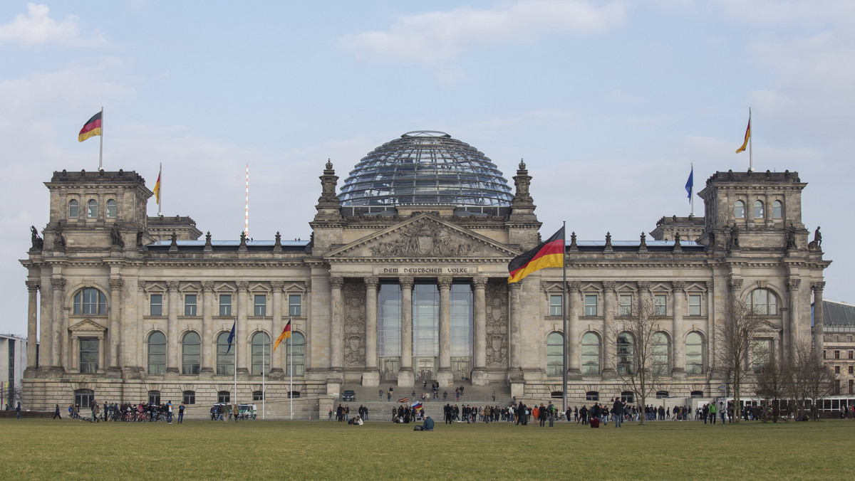 Bundestag najwyraźniej opóźnia przyjęcie rezolucji w sprawie uznania tzw. rzezi Ormian przed stu laty za ludobójstwo, donosi tygodnik "Spiegel". Zdaniem komentatorów Berlin może się ociągać, aby nie drażnić obecnie Turcji.