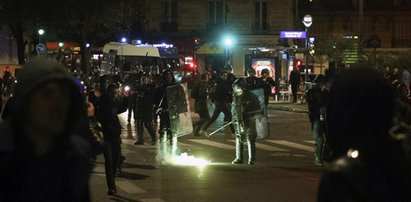 Zamieszki w Paryżu. Podpalone samochody i regularne walki z policją. Są ranni