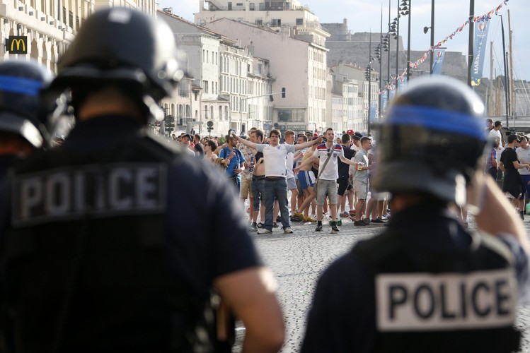 Kolejne zamieszki w Marsylii. Bili się angielscy i rosyjscy kibice
