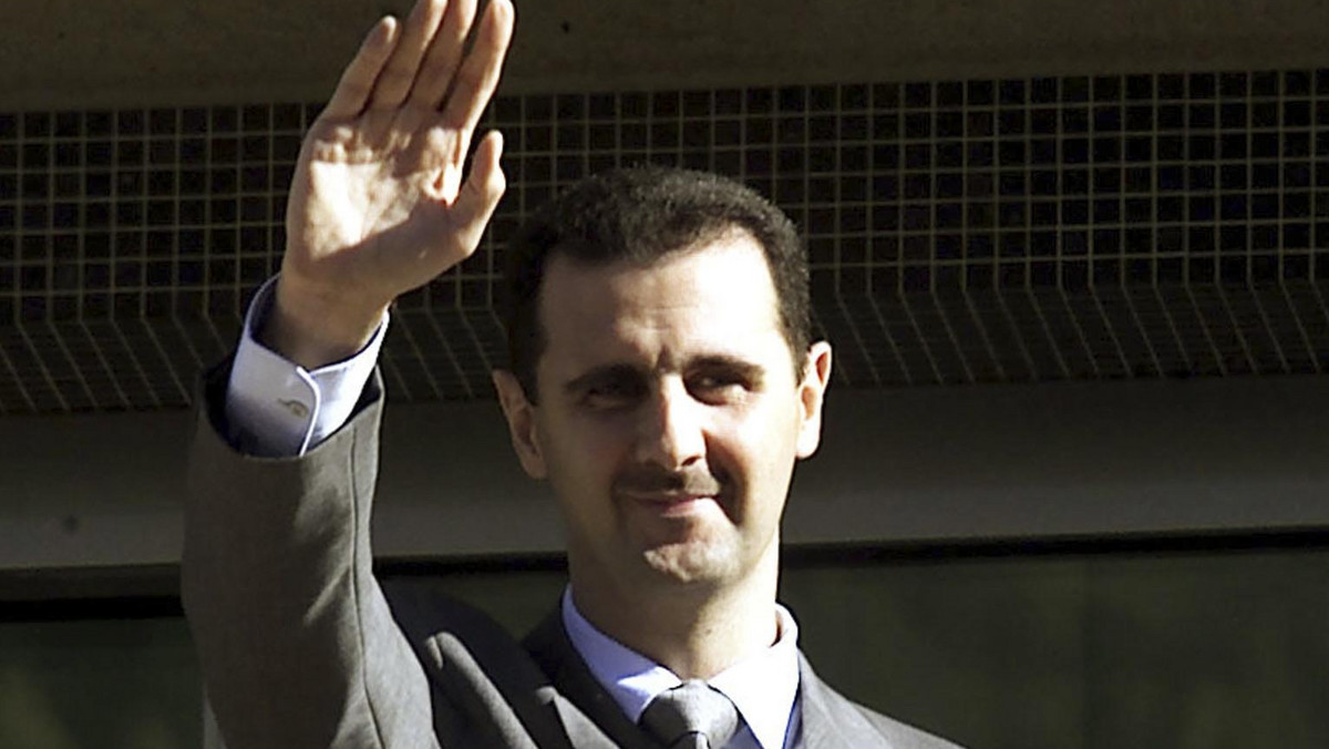 Zatrzymanie rosyjskiego statku, który prawdopodobnie transportował helikoptery i rakiety do Syrii, powinno być przestrogą dla wszystkich krajów usiłujących dostarczać broń reżimowi Assada, oświadczył we wtorek brytyjski minister spraw zagranicznych William Hague.