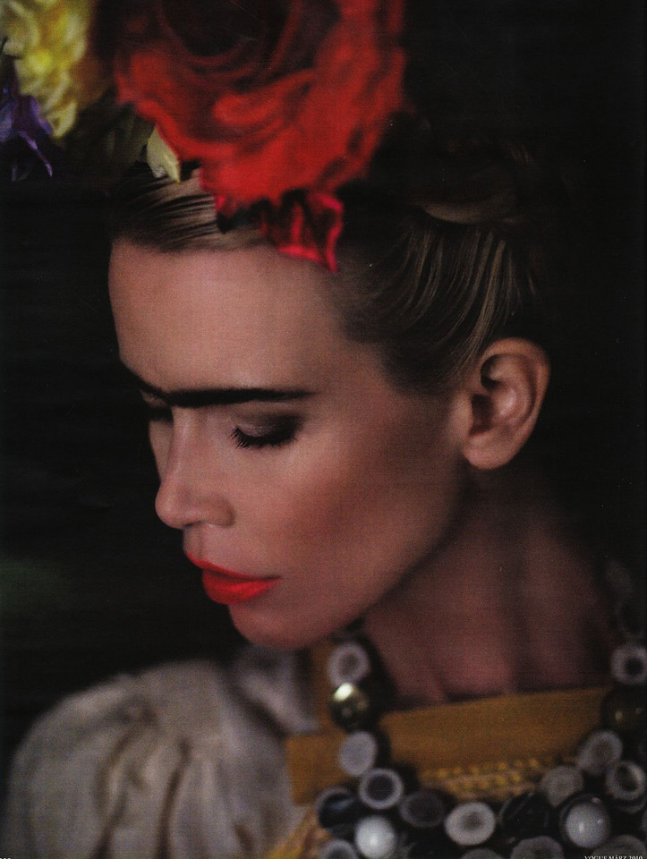 Claudia Schiffer jako Frida Kahlo