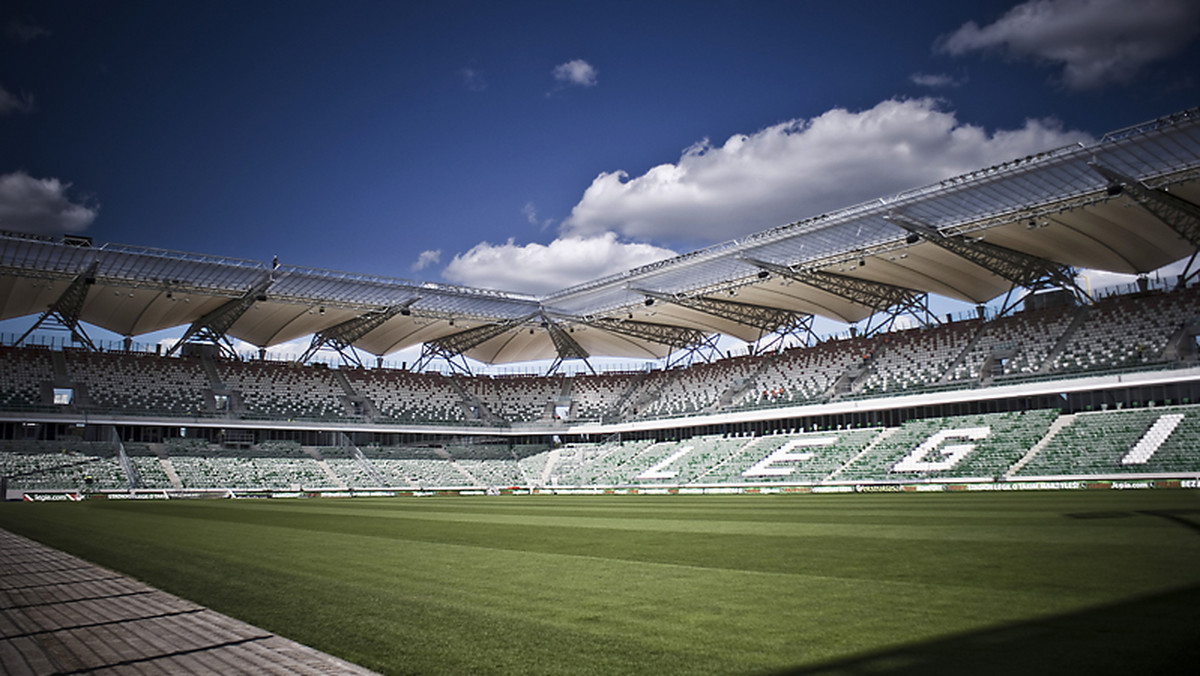 Na tydzień przed oficjalnym otwarciem stadionu Legii Warszawa kibice mogli w sobotę odwiedzić obiekt i przekonać się, jak wyglądają przygotowania do tej imprezy.