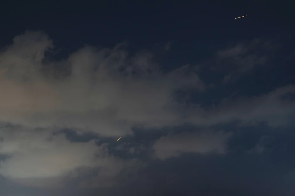 Izraelski sistem protivvazdušne odbrane presreta rakete lansirane iz Irana, snimljeno iz Hadere, severni Izrael, u nedelju, 7. juna 2026.