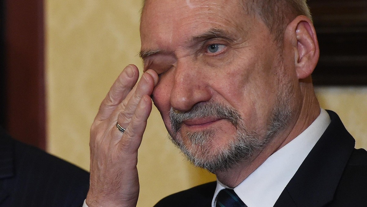 Mateusz Morawiecki, Antoni Macierewicz