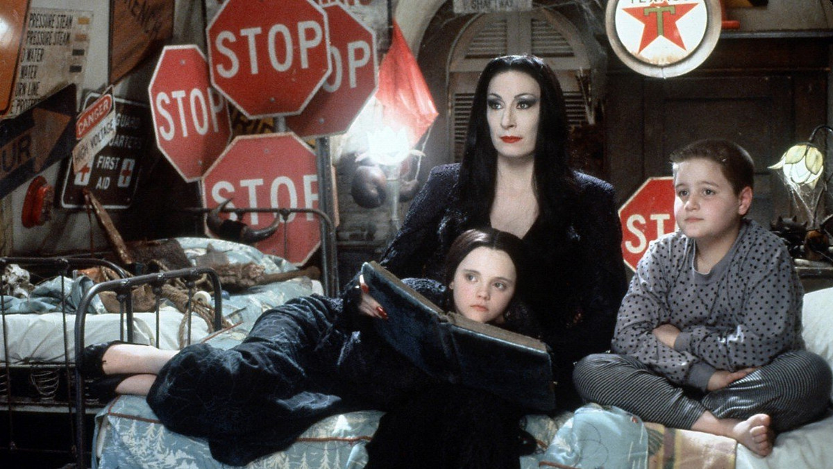 "Rodzina Addamsów" powraca! Po 20. latach ekranowej nieobecności historia najdziwniejszej rodziny Ameryki pojawi się na ekranach jako film animowany, wyreżyserowany przez twórcę "Shreka 2", Conrada Vernona i Greg Tiernana. Duet współpracował przy niegrzecznej animacji "Sausage Party".